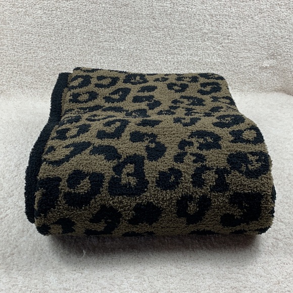 BAREFOOT DREAMS In the Wild Throw Blanket - Picture 2 of 4